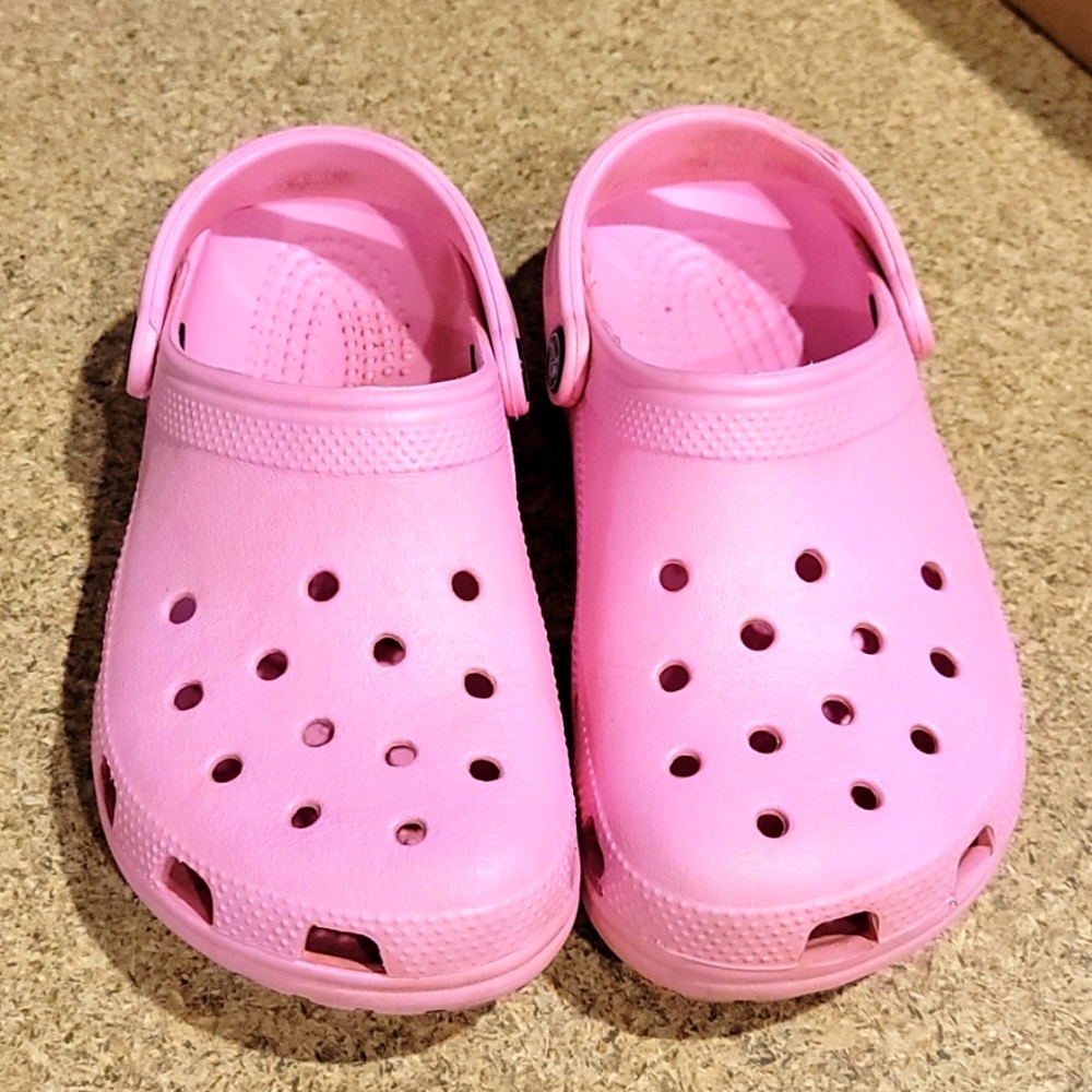 PINK WOMAN'S CROCS SZ 7